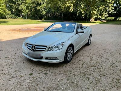 gebraucht Mercedes 220 CDI Cabriolet, Aussen weiß, Verdeck blau, Innen hellgrau