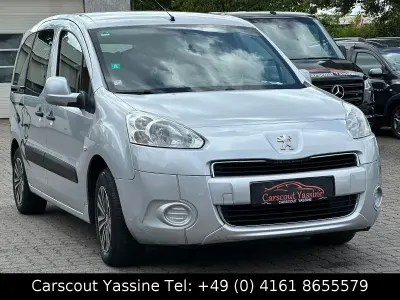 Gebraucht Peugeot TePee Active 92 PS (67 kW) 2013 Grau Kombi