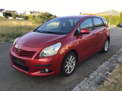 Gebraucht Toyota Verso Executive 147 PS (108 kW) 2010 Red mica metallic / wildfire Van / Kleinbus