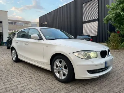 Gebraucht BMW 116 122 PS (89 kW) 2011 Weiß Kleinwagen