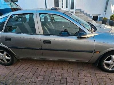 Begagnad Opel Vectra 116 HK (85 kW) 1996 Grå Sedan