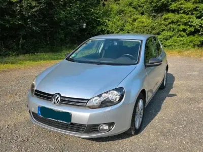 Gebraucht VW Golf VI 105 PS (77 kW) 2012 Silber Kleinwagen
