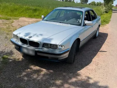 Käytetty BMW 728