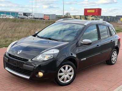 Gebraucht Renault Clio GrandTour Night&Day 75 PS (55 kW) 2011 Schwarz Kombi