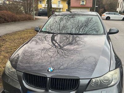 Gebraucht BMW 320 150 PS (110 kW) 2005 Grau Limousine