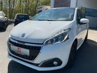 Gebraucht Peugeot 208 Signature Sky 83 PS (61 kW) 2019 Weiß Kleinwagen