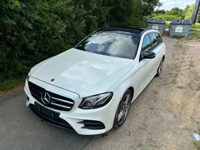 Gebraucht Mercedes E220 AMG line 194 PS (142 kW) 2018 Weiß Limousine