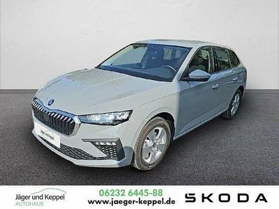Grau Gebraucht 2024 Skoda Scala Essence Kleinwagen | 21.900 € (Etwas zu teuer)