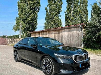 Schwarz Gebraucht 2023 BMW 520 Comfort Edition Limousine | 52.000 €