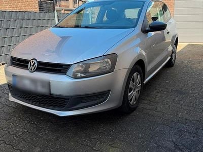 Käytetty VW Polo 75 HP (55 kW) 2013 Hopea Viistoperä