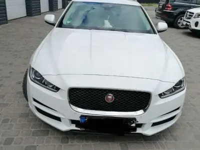 Gebraucht Jaguar XE Prestige 163 PS (119 kW) 2016 Weiß Limousine