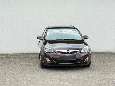 Gebraucht Opel Astra 140 PS (102 kW) 2012 Braun Kombi