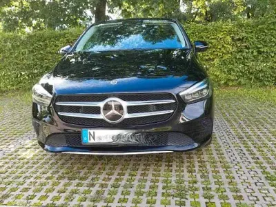 Używany Mercedes B200 Progressive 163 KM (119 kW) 2019 Czarny Minivan
