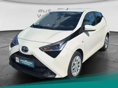 Gebraucht Toyota Aygo X-play 72 PS (52 kW) 2020 Weiß Kleinwagen