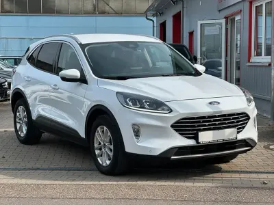 Gebraucht Ford Kuga Titanium 150 PS (110 kW) 2021 Weiß SUV