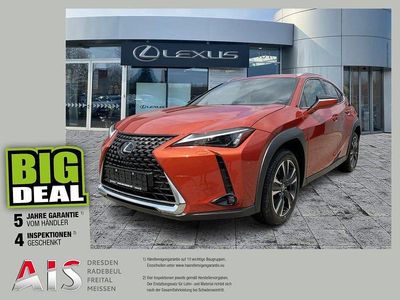 Blazing carnelian Gebraucht 2023 Lexus UX 250h SUV | 26.990 € (Superpreis)