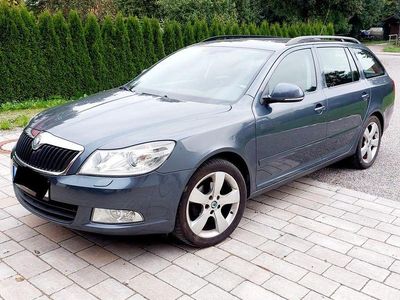 Grau Gebraucht 2009 Skoda Octavia Elegance Kombi | 4.000 € (Etwas zu teuer)