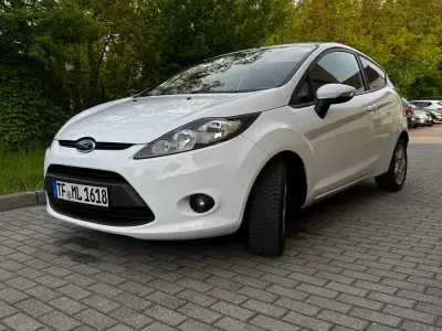 Gebraucht Ford Fiesta 97 PS (71 kW) 2010 Weiß Kleinwagen