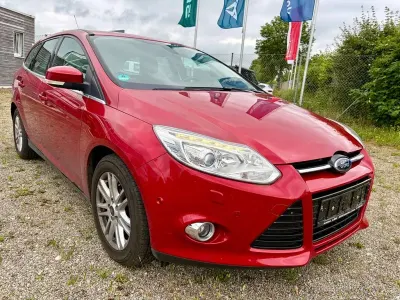Gebraucht Ford Focus Titanium 125 PS (91 kW) 2013 Rot Limousine
