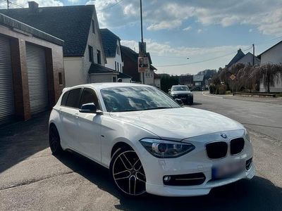 Gebraucht BMW 116 Sport Line 207 PS (152 kW) 2014 Weiß Kleinwagen