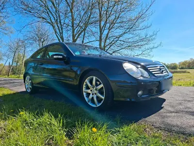 Gebraucht Mercedes C180 142 PS (104 kW) 2003 Schwarz Coupé
