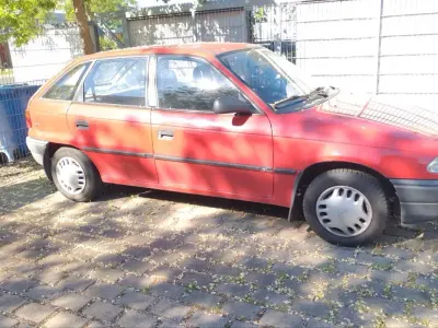 Gebraucht Opel Astra 60 PS (44 kW) 1994 Rot Kleinwagen