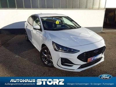 Frostweiß Gebraucht 2023 Ford Focus ST-Line Limousine | 20.900 € (Fairer Preis)