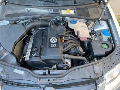 Usata VW Passat 102 CV (75 kW) 2003 Argento Station wagon