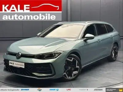 Gebraucht VW Passat R-line 193 PS (141 kW) 2025 Maripositgrün metallic Kombi