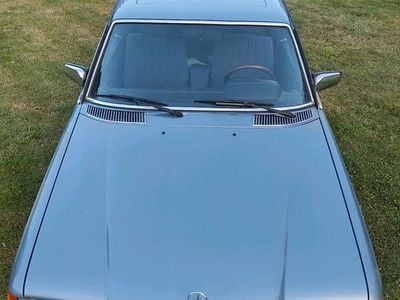 Gebraucht Mercedes 230 136 PS (100 kW) 1984 Blau Coupé