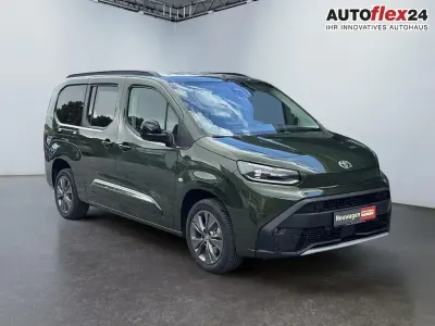 Neu Toyota Proace Verso City 131 PS (96 kW) 2026 Khaki grün metallic Kombi