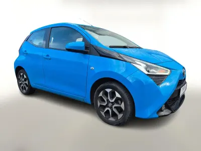 Gebraucht Toyota Aygo X-play 72 PS (52 kW) 2019 Cyan blau metallic Kleinwagen