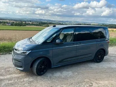 Gebraucht VW Multivan Edition 150 PS (110 kW) 2023 Grau Van / Kleinbus