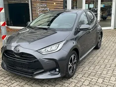 Neu Toyota Yaris Hybrid 116 PS (85 kW) 2026 Grau Limousine