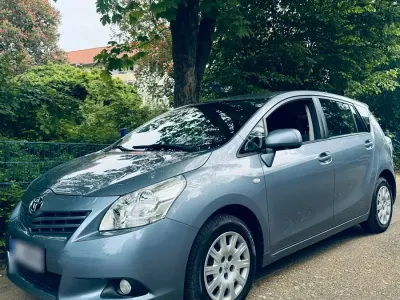 Gebraucht Toyota Verso Life 132 PS (97 kW) 2010 Blau Van / Kleinbus