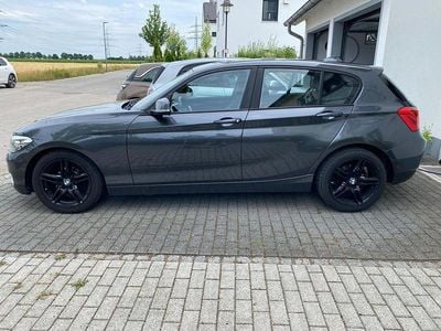 Grau Gebraucht 2017 BMW 118 Kleinwagen | 12.500 € (Guter Preis)