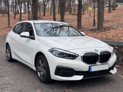 Weiß Gebraucht 2021 BMW 118 Advantage Kleinwagen | 19.500 €