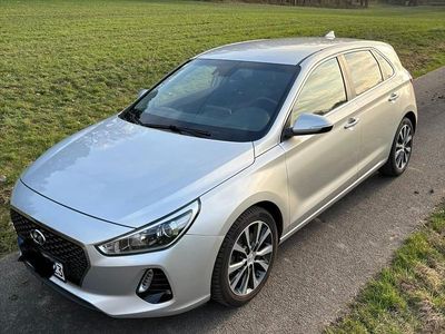 Gebraucht Hyundai i30 110 PS (80 kW) 2018 Silber Limousine