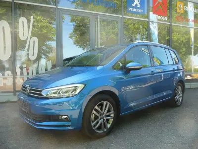 Gebraucht VW Touran Comfortline 150 PS (110 kW) 2023 Grün Van / Kleinbus