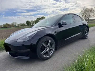Second-hand Tesla Model 3 366 kW (498 CP) 2022 Negru Berlinǎ