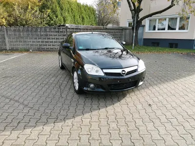 Używany Opel Tigra 90 KM (66 kW) 2009 Czarny Kabriolet