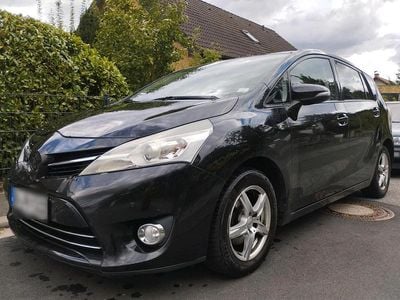 Schwarz Gebraucht 2015 Toyota Verso Van / Kleinbus | 5.700 € (Fairer Preis)