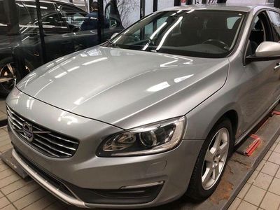 Gebraucht Volvo V60 Business Edition 163 PS (119 kW) 2014 Grau Kombi