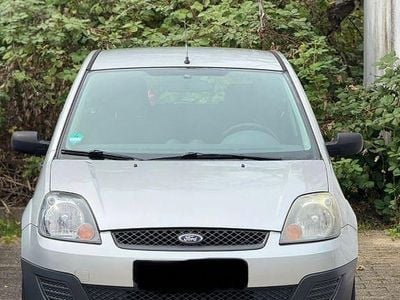 Gebraucht Ford Fiesta Ambiente 69 PS (50 kW) 2006 Silber Kleinwagen