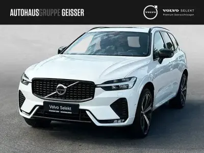 Gebraucht Volvo XC60 Plus 197 PS (144 kW) 2023 Crystal weiß perleffekt SUV