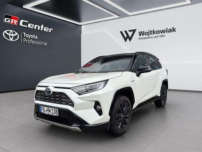 Weiß Gebraucht 2021 Toyota RAV4 Hybrid Style SUV | 34.390 € (Teuer)