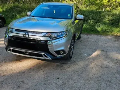 Gebraucht Mitsubishi Outlander Top 150 PS (110 kW) 2020 Silber SUV