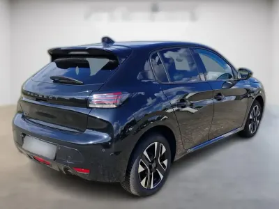 Gebraucht Peugeot 208 Allure 101 PS (74 kW) 2024 Schwarz metallic Kleinwagen