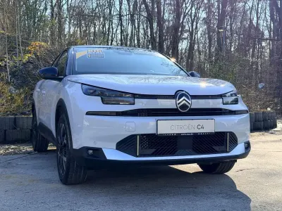 Neu Citroën C4 PureTech 145 PS (106 kW) 2026 Okenit weiß SUV