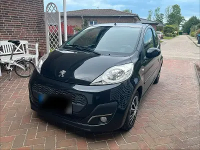 Gebraucht Peugeot 107 68 PS (50 kW) 2013 Schwarz Kleinwagen